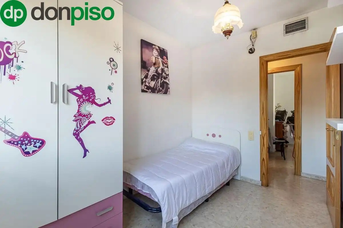 Bedroom of Flat for sale in Granada  with Heating and Balcony