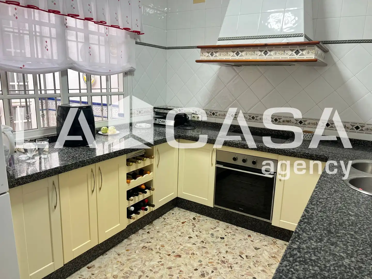 Kitchen of Houses for sale in Dos Hermanas  with Terrace, Storage room and Balcony