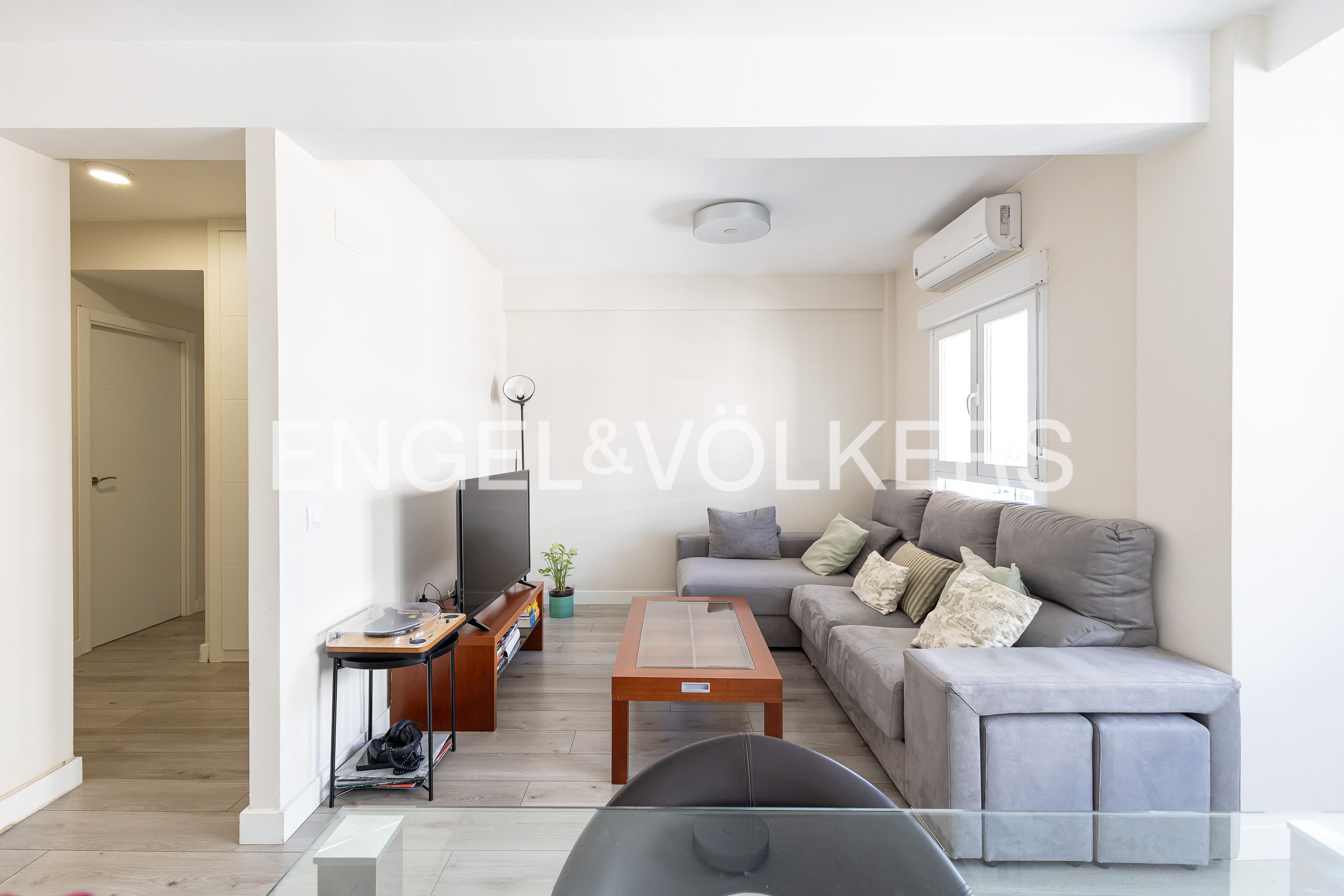 Living room of Apartment for sale in  Madrid Capital  with Air Conditioner, Heating and Parquet flooring