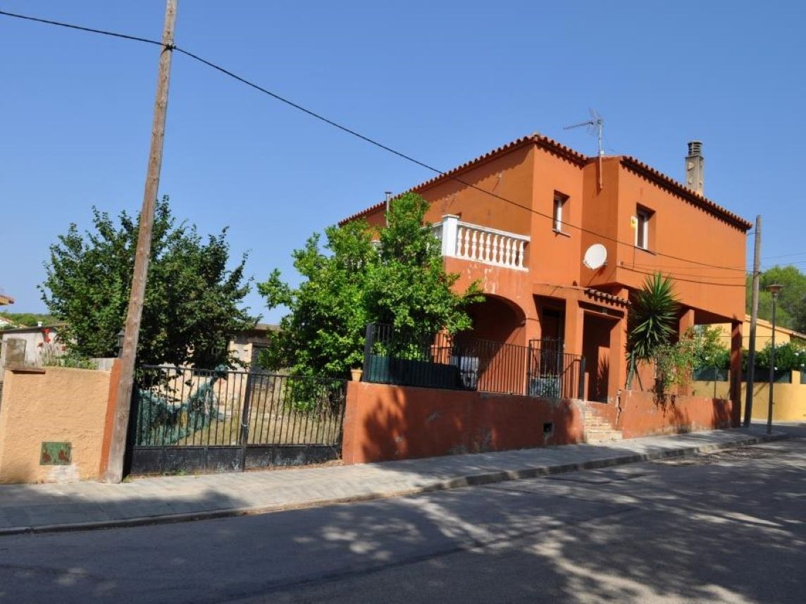 Exterior view of Single-family semi-detached for sale in Sant Miquel de Fluvià