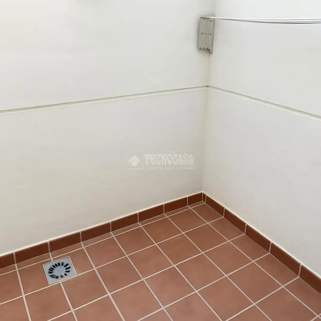 Badezimmer von Wohnung zum Verkauf in Rincón de la Victoria mit Klimaanlage, Abstellraum und Gemeinschaftspool