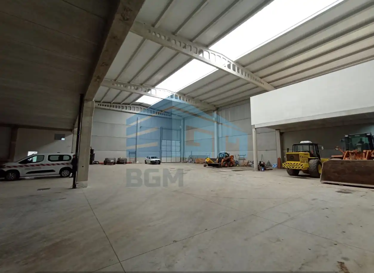 Industrial buildings for rent in Barro
