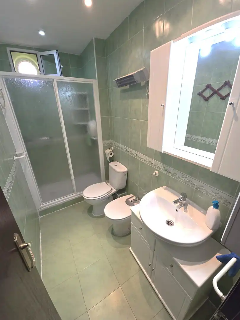 Baño de Piso de alquiler en Cáceres con Aire acondicionado y Amueblado