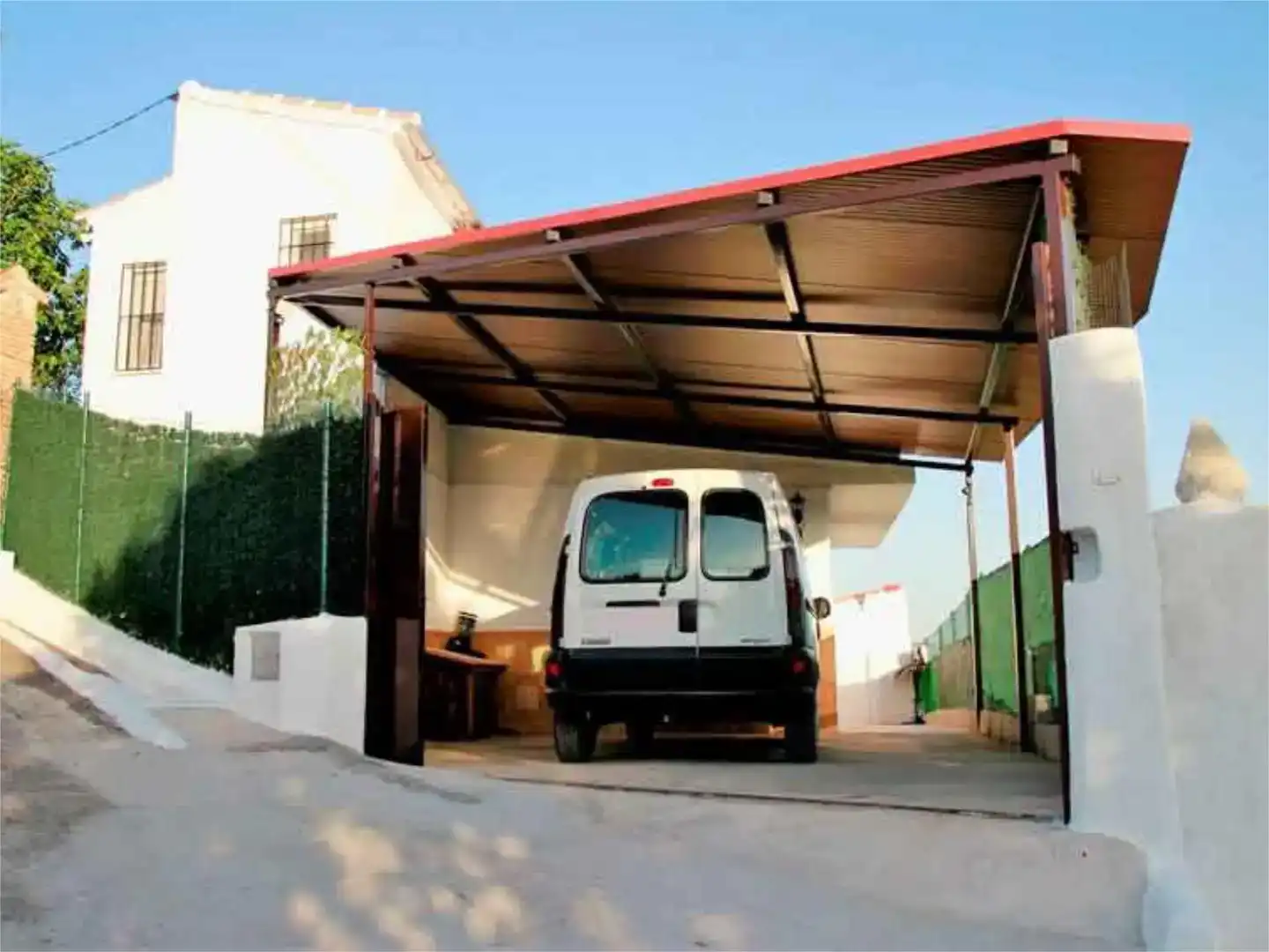 Aparcament de Casa o xalet en venda en Yunquera amb Jardí privat, Traster i Piscina