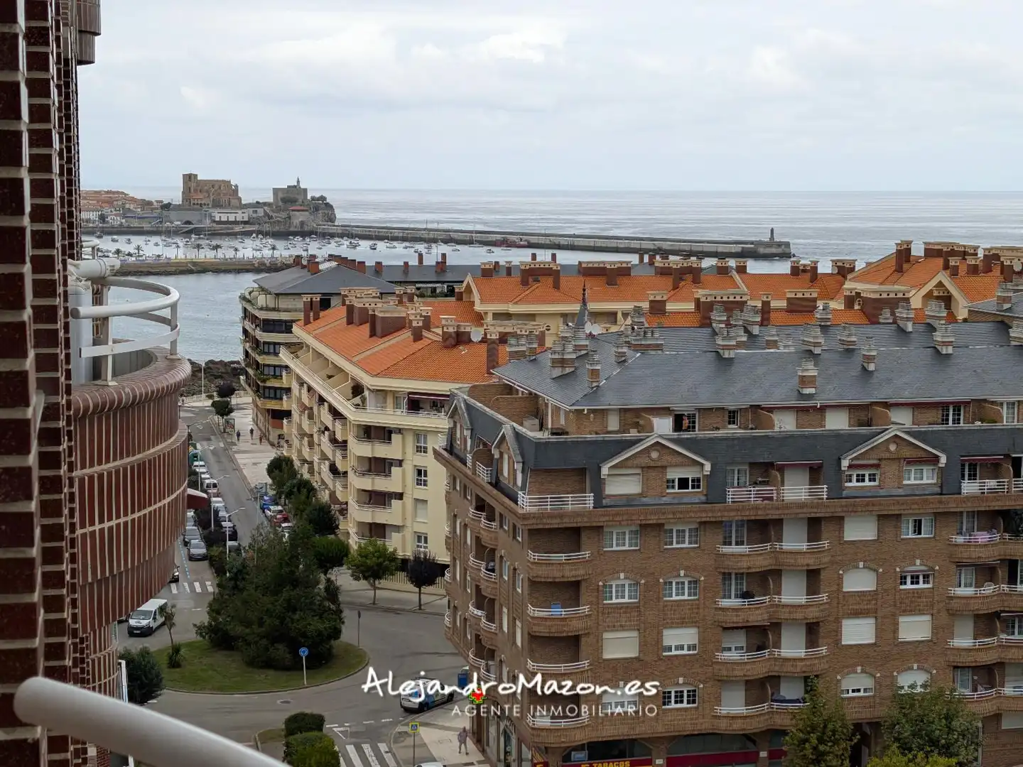 Exterior view of Flat for rent in Castro-Urdiales  with Heating, Terrace and Swimming Pool