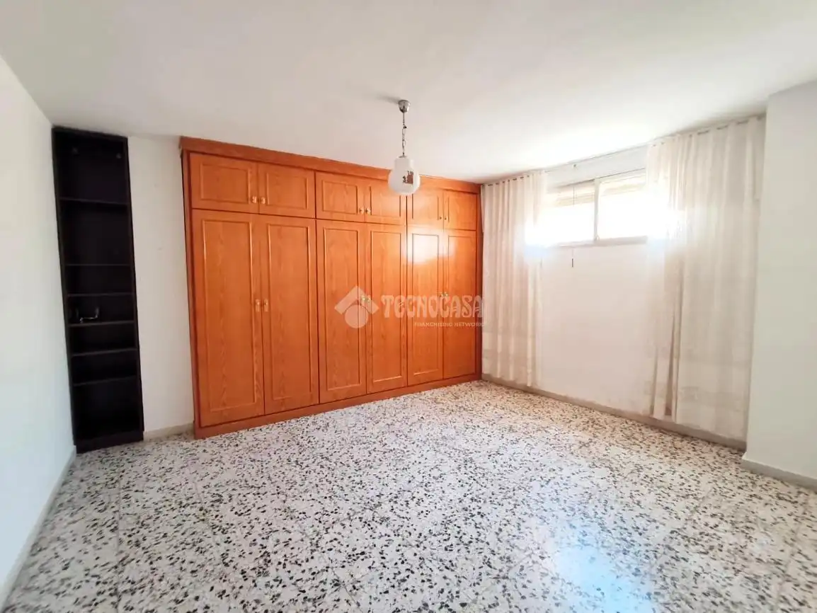 Habitación de Casa adosada en venta en Guadix