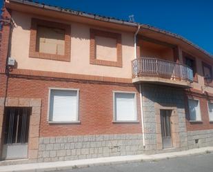 Vista exterior de Casa o xalet en venda en Muñogalindo amb Calefacció, Moblat i Rentadora