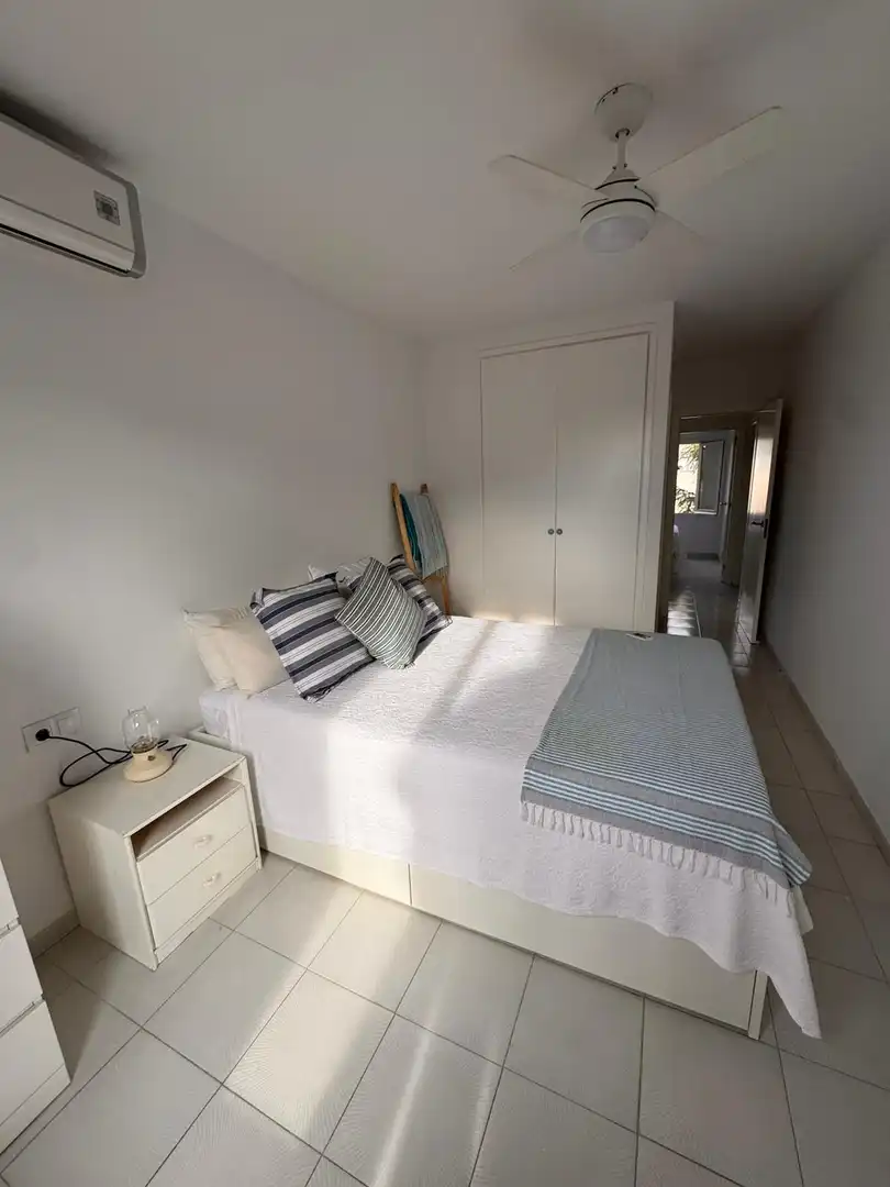 Habitación de Apartamento de alquiler en Castell d'Aro, Platja d'Aro i s'Agaró con Jardín privado, Piscina y Horno