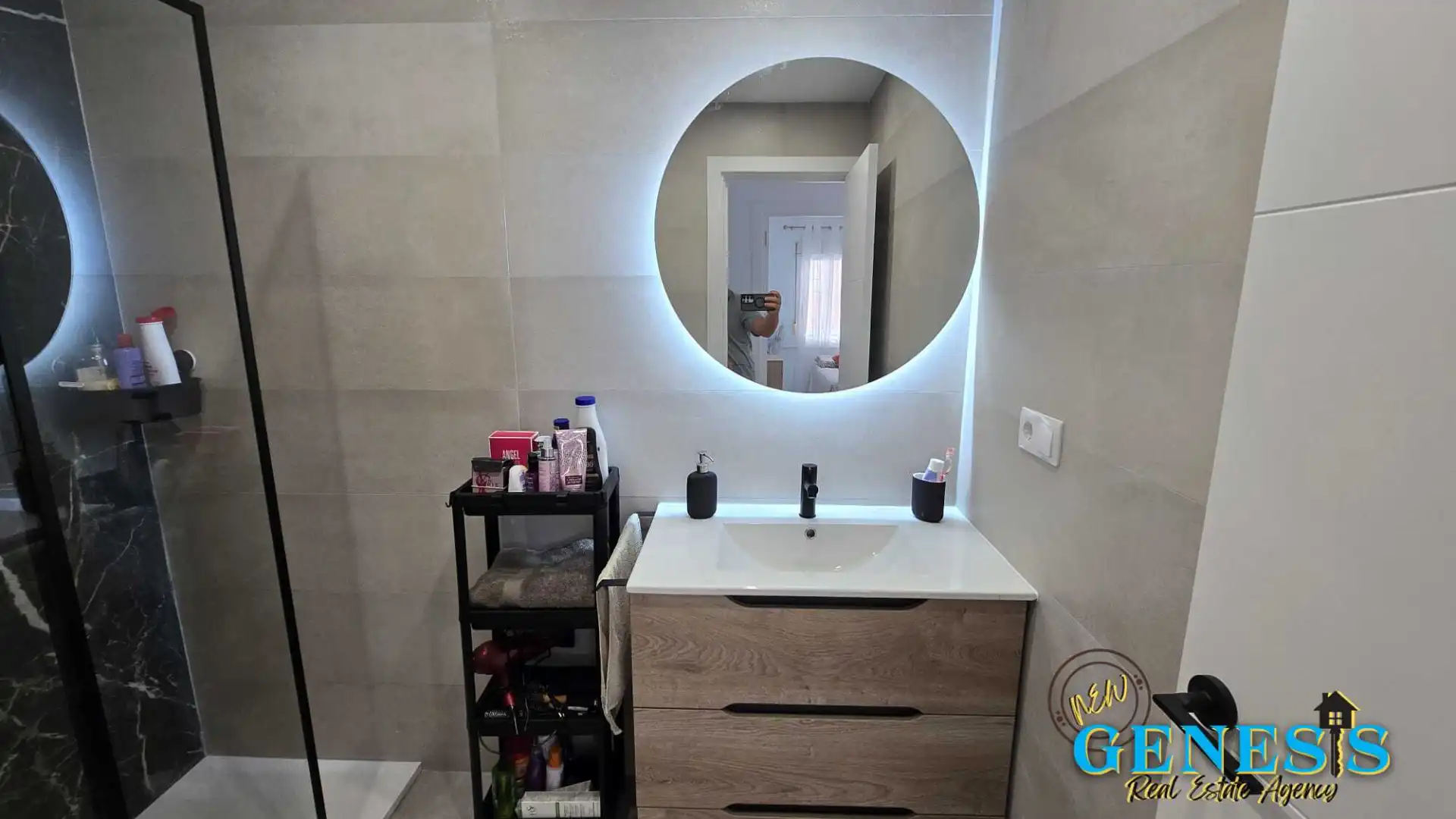 Baño de Apartamento en venta en Torrevieja con Aire acondicionado, Amueblado y Horno