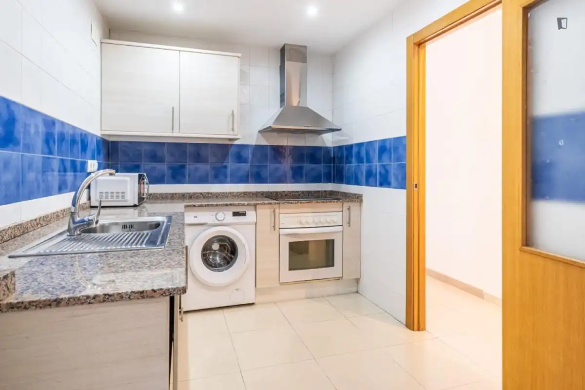 Cuina de Apartament per a compartir en Alicante / Alacant amb Moblat, Forn i Rentadora