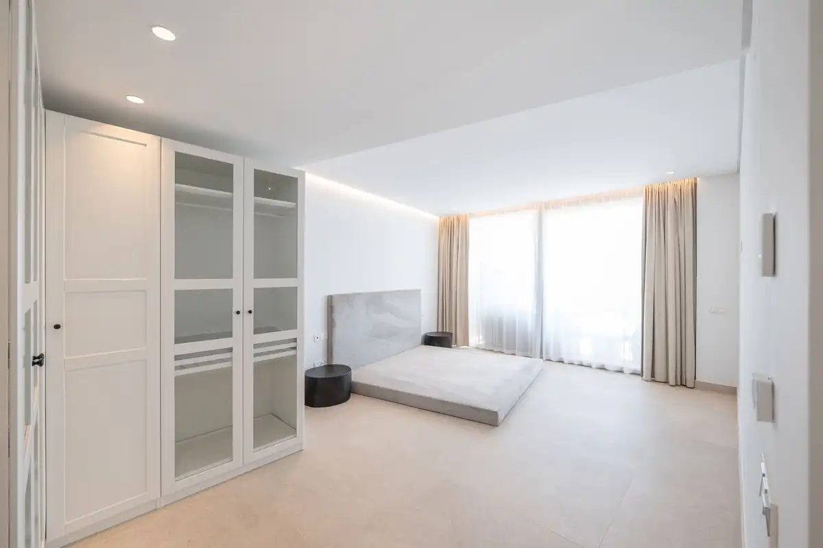 Schlafzimmer von Wohnung zur Miete in Benahavís mit Abstellraum