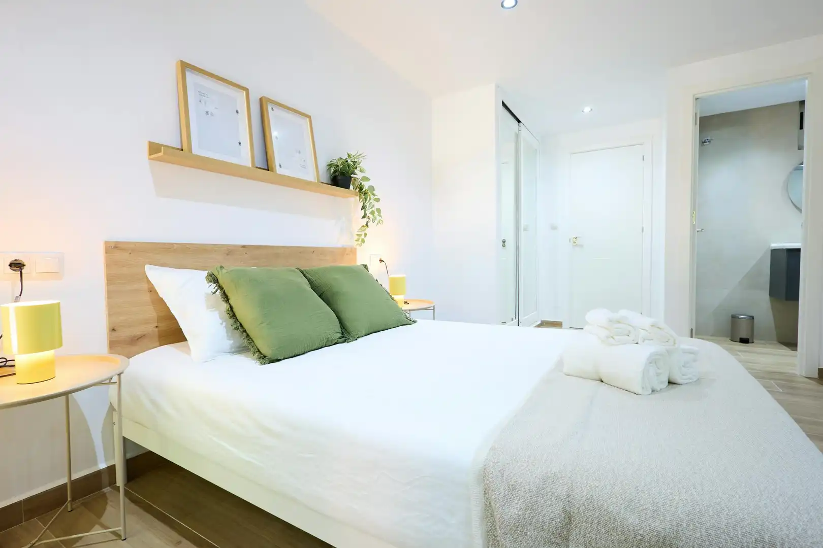 Bedroom of Flat for rent in Valencia  with Air Conditioner, Heating and Furnished