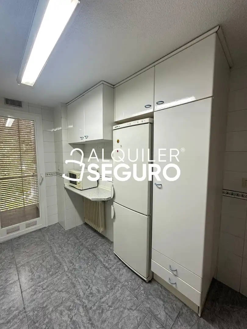 Küche von Wohnung zur Miete in Madrid mit Heizung, Schwimmbad und Möbliert