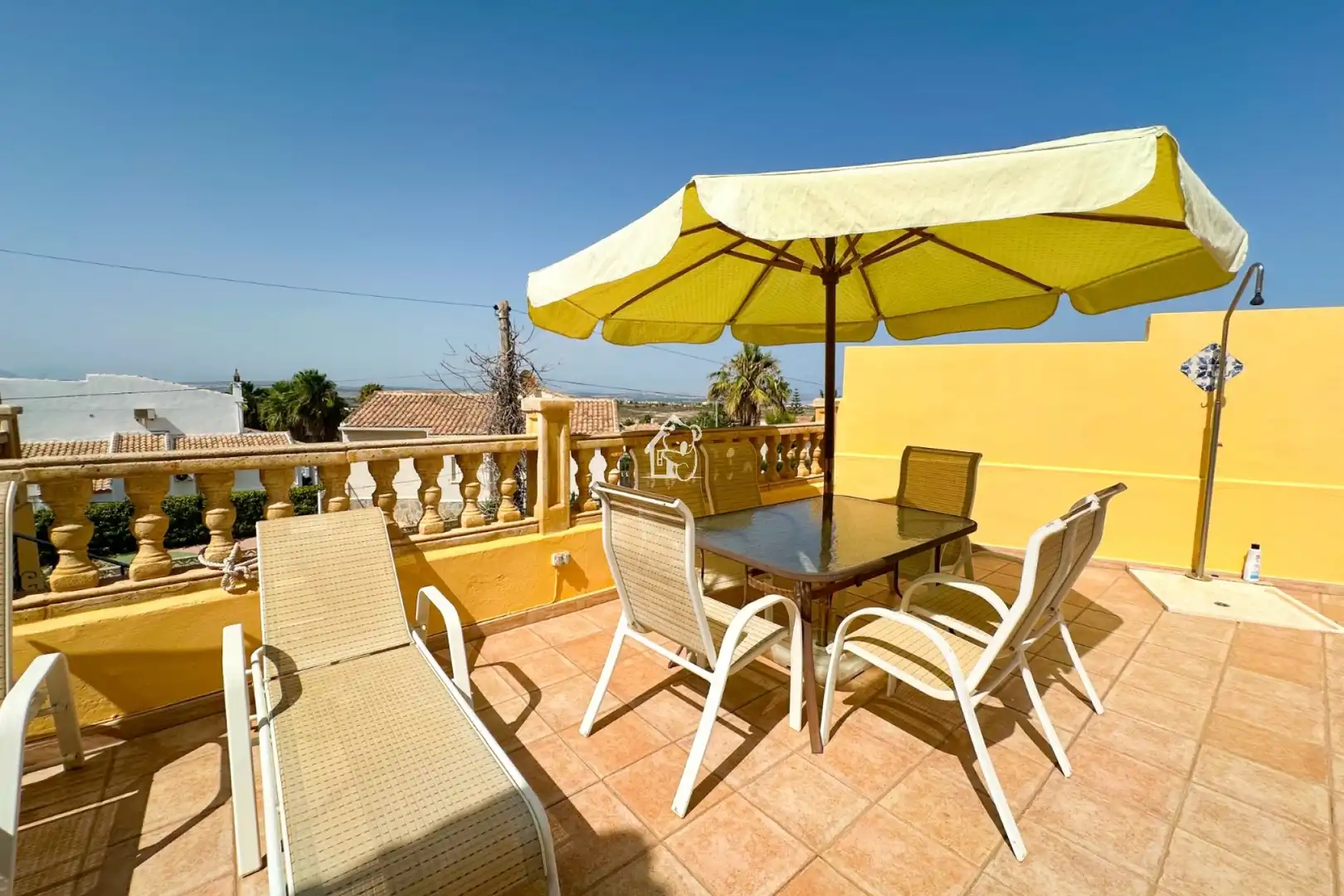 Terrassa de Finca rústica de lloguer en San Miguel de Salinas amb Aire condicionat, Jardí privat i Terrassa