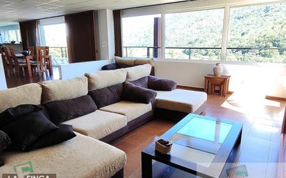 Sala d'estar de Casa o xalet en venda en Oviedo  amb Calefacció, Terrassa i Traster