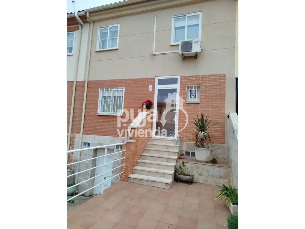 Vista exterior de Casa adosada en venta en Ciudad Real con Aire acondicionado, Calefacción y Terraza