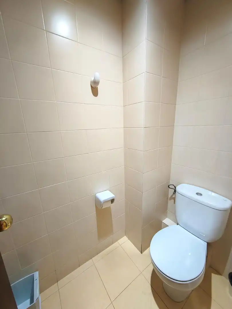 Baño de Oficina en venta en Barcelona con Aire acondicionado, Calefacción y Amueblado