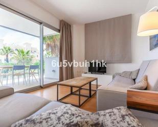 Sala d'estar de Apartament de lloguer en Mijas amb Aire condicionat, Terrassa i Piscina