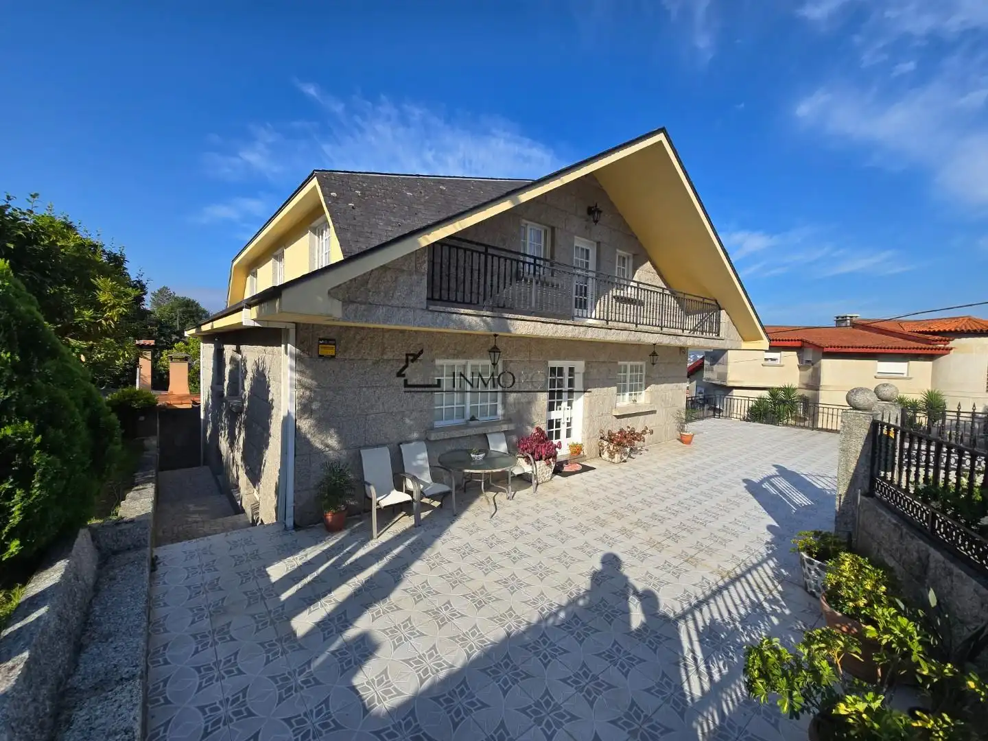 Vista exterior de Casa o xalet en venda en Pontevedra Capital  amb Calefacció, Jardí privat i Terrassa