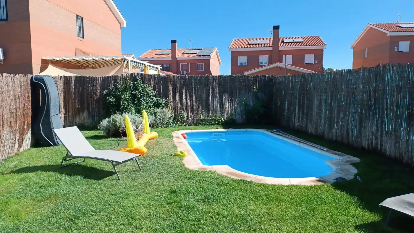 Casa aparellada en venda a Calle Extremadura 149B, imagen 2