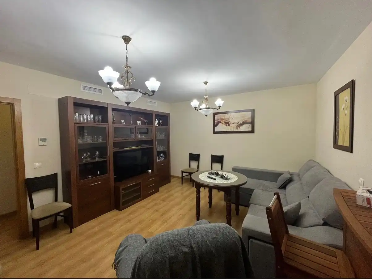 Living room of Flat for rent in Baeza  with Air Conditioner, Heating and Parquet flooring