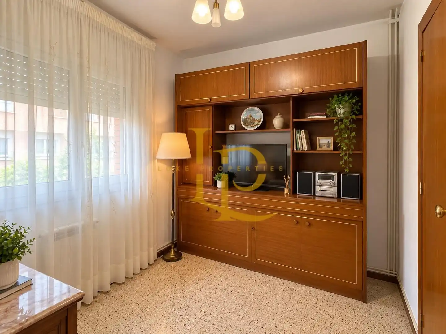 Sala de estar de Piso en venta en L'Hospitalet de Llobregat con Calefacción, Amueblado y Horno