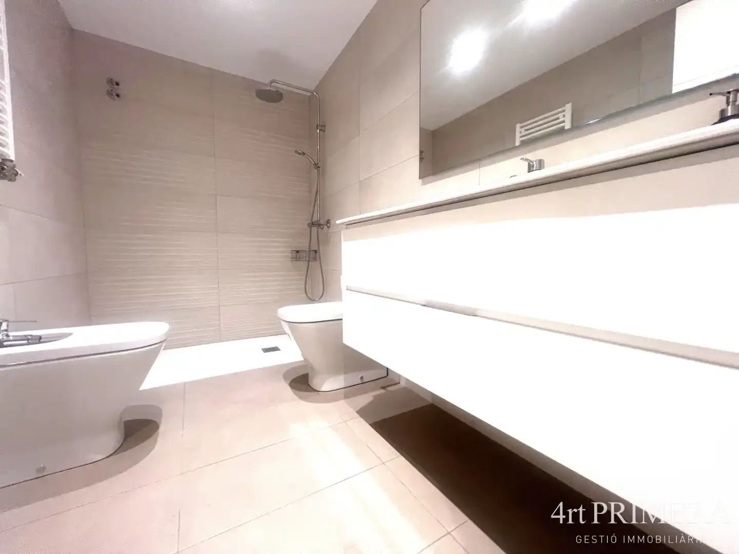 Badezimmer von Wohnung zum Verkauf in Granollers mit Heizung, Parkett und Ofen