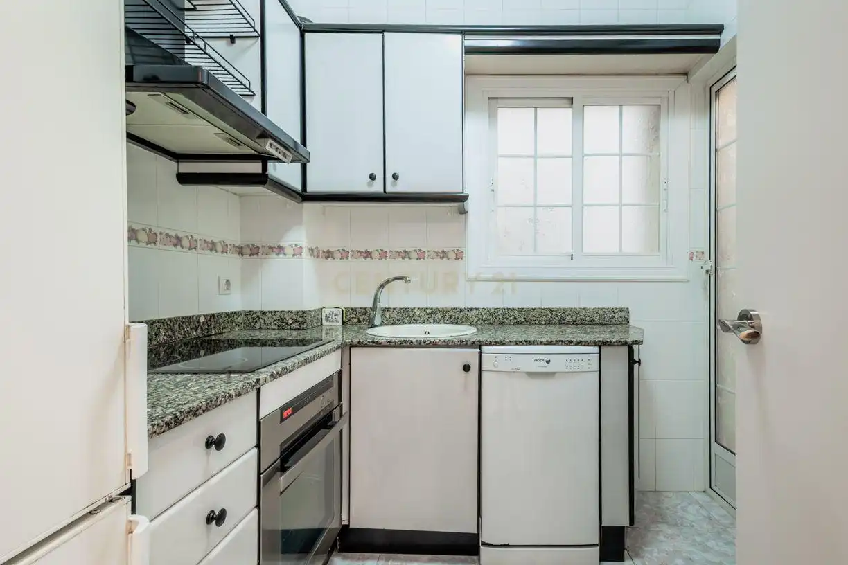 Cuina de Apartament en venda en Sant Joan Despí amb Aire condicionat
