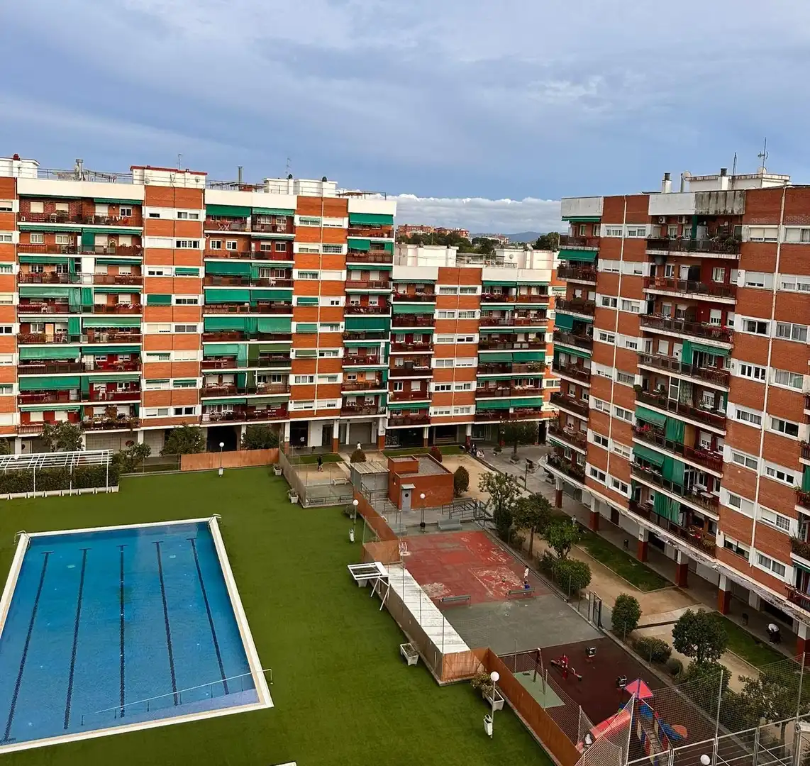 Exterior view of Flat for sale in Sabadell  with Air Conditioner, Heating and Balcony