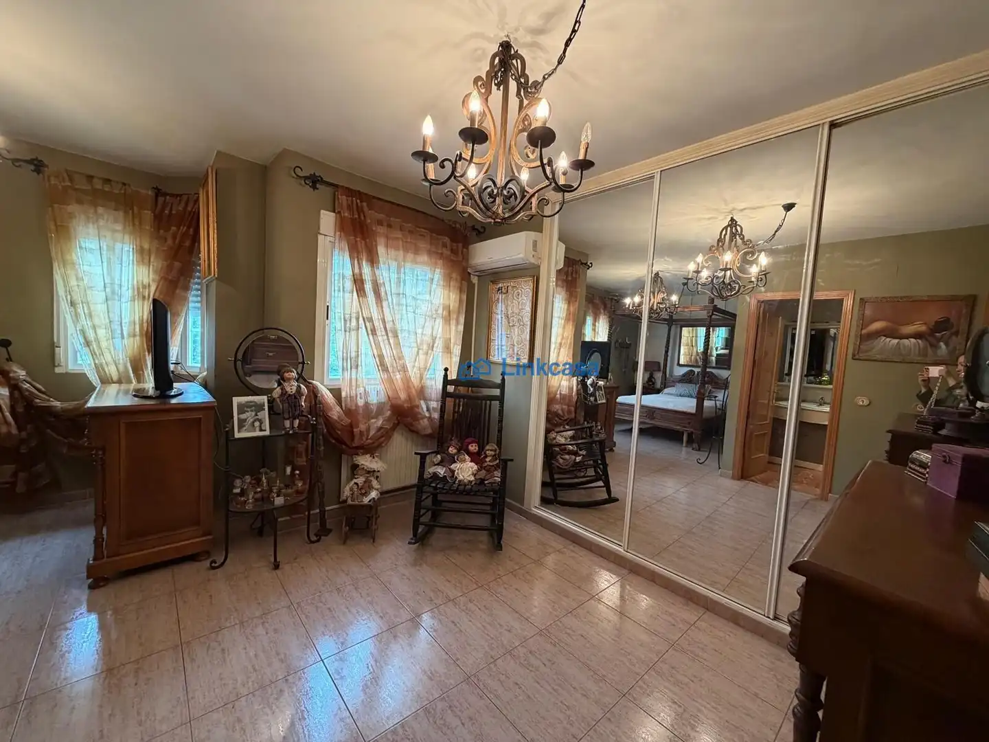 Habitación de Casa adosada en venta en Velilla de San Antonio con Aire acondicionado, Calefacción y Jardín privado