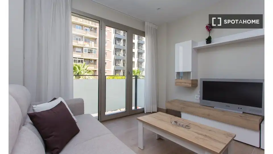 Flat with terrace to rent in L'Eixample, imagen 2
