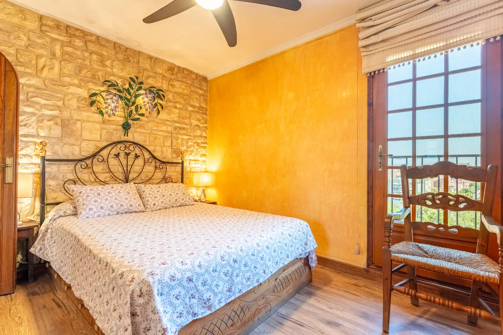 Schlafzimmer von Dachboden zum Verkauf in Reus mit Klimaanlage, Heizung und Parkett