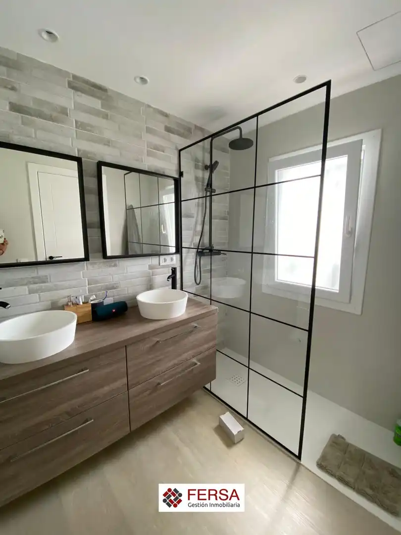Bathroom of Houses for sale in El Puerto de Santa María  with Air Conditioner, Heating and Private garden