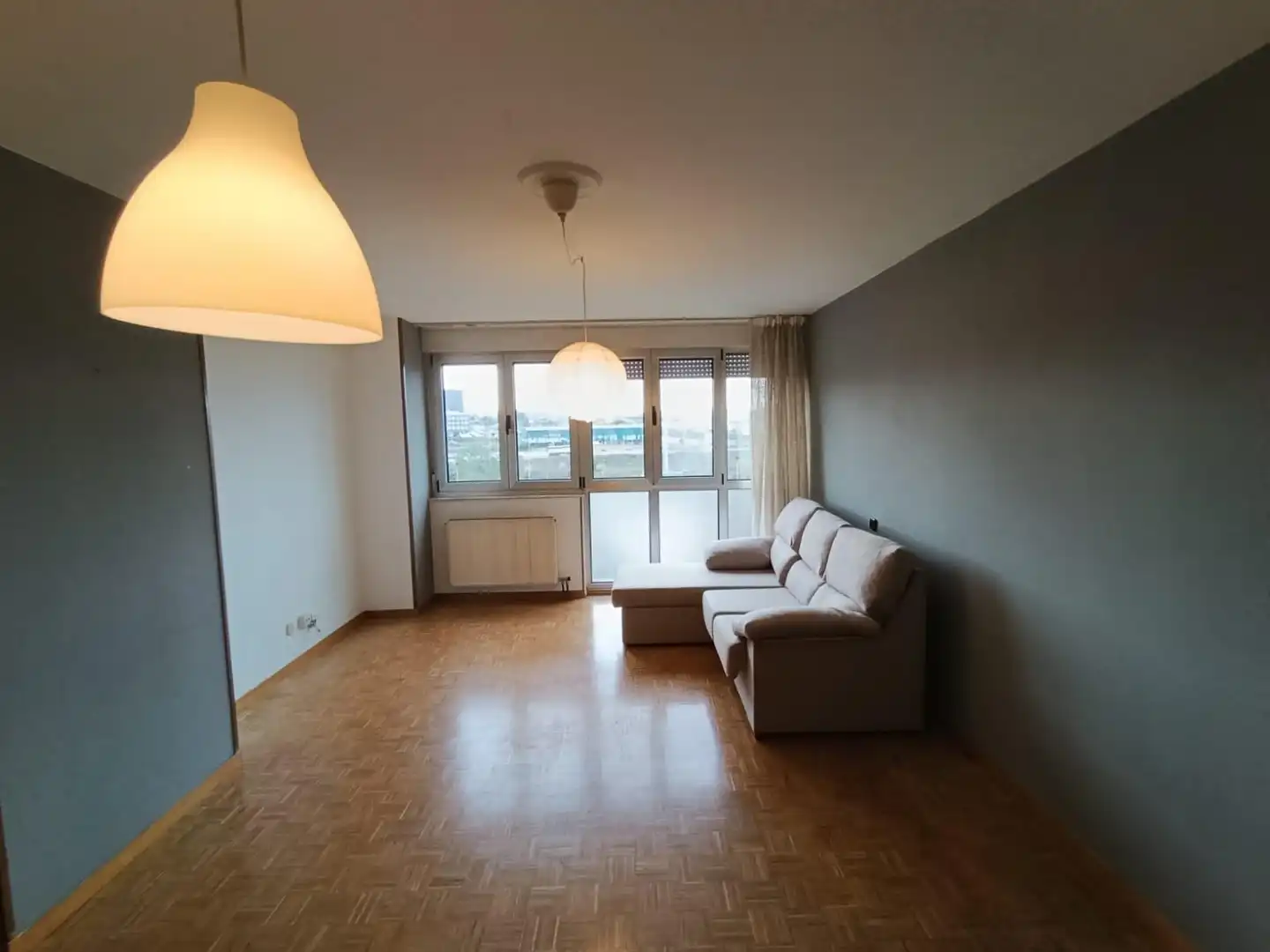 Sala d'estar de Pis en venda en Gijón  amb Calefacció, Parquet i Traster