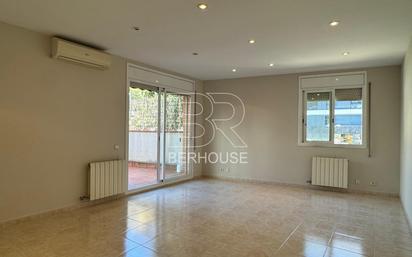 Exterior view of Flat for sale in El Masnou  with Air Conditioner and Terrace