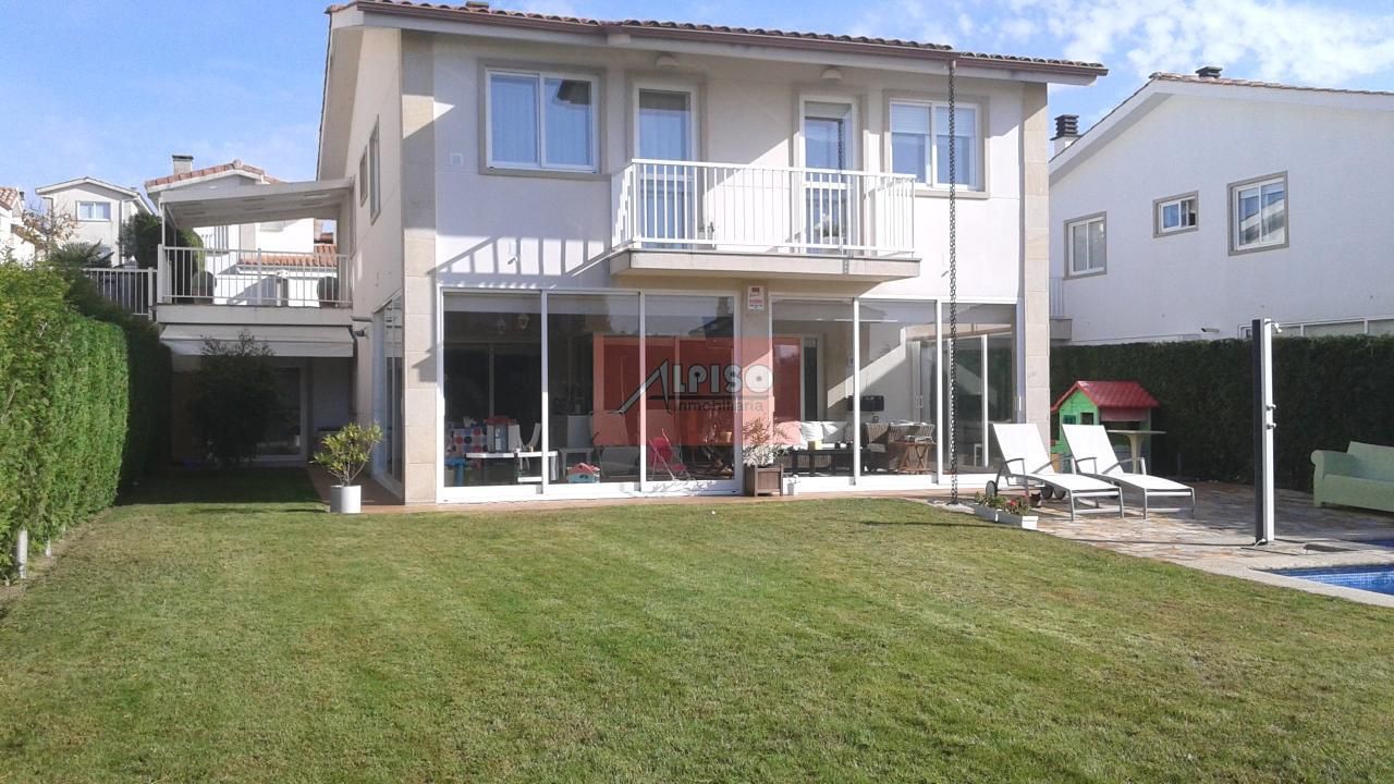 Exterior view of House or chalet for sale in Ourense Capital   with Heating, Private garden and Swimming Pool
