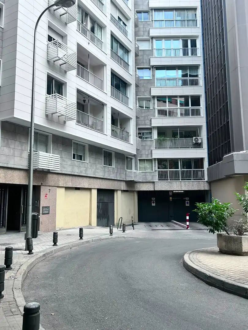 Außenansicht von Wohnung zum Verkauf in Madrid mit Klimaanlage
