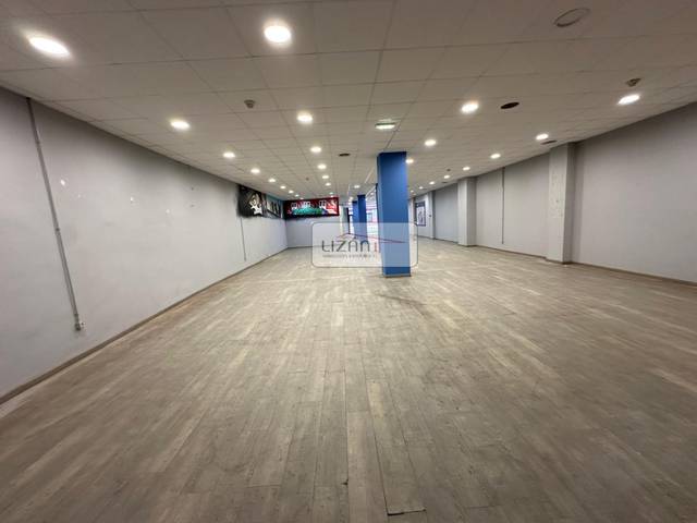 Local comercial en Alquiler en Oviedo - calle Vazquez de Mella en Vallobín