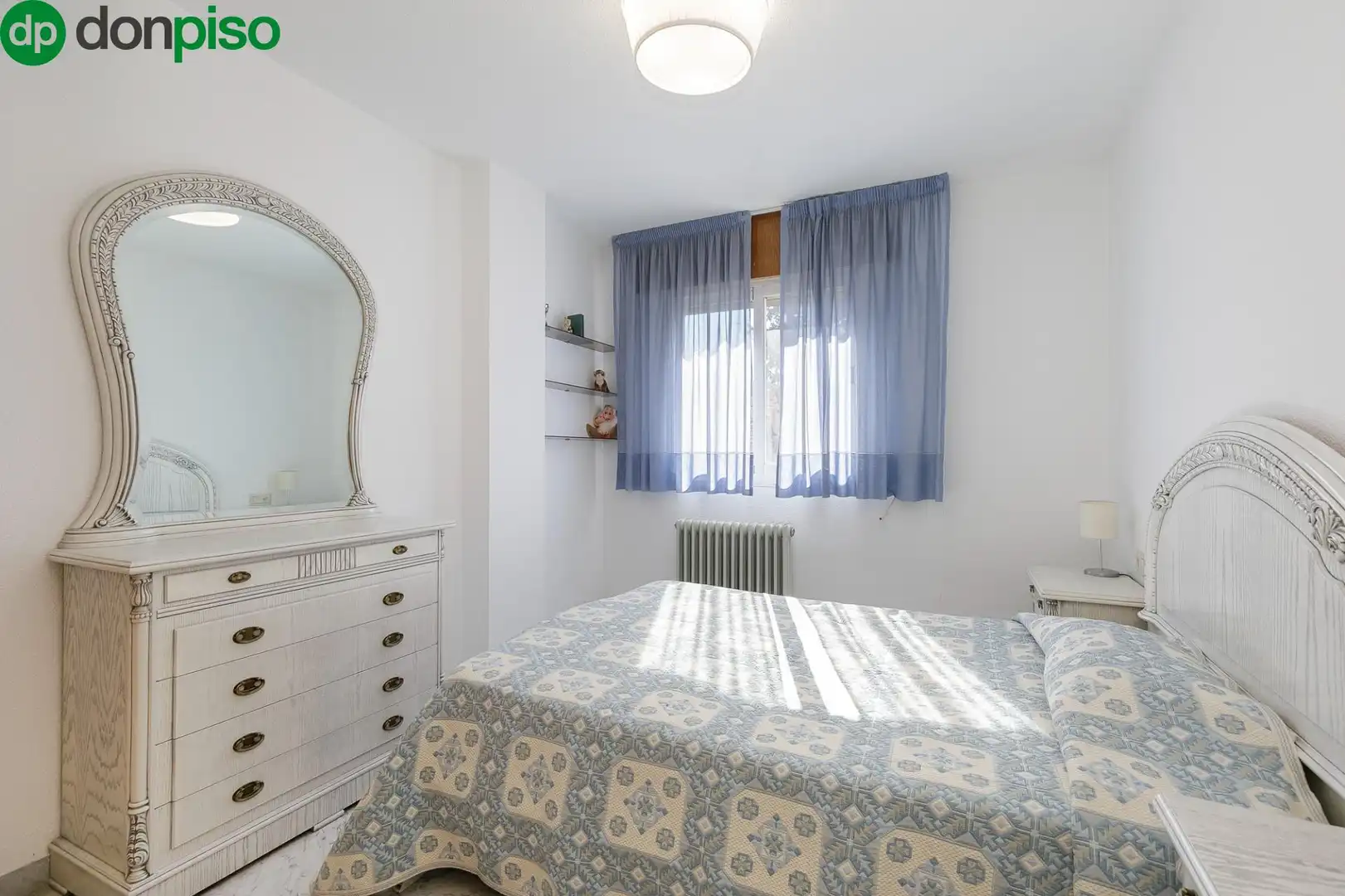 Bedroom of Flat for sale in Granada  with Air Conditioner, Heating and Terrace