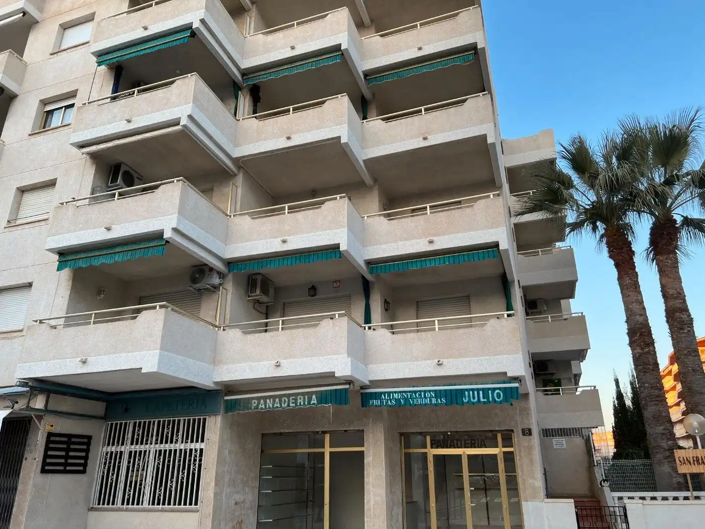 Business premises for sale in Carrer d'Alfredo Kraus 17, imagen 2