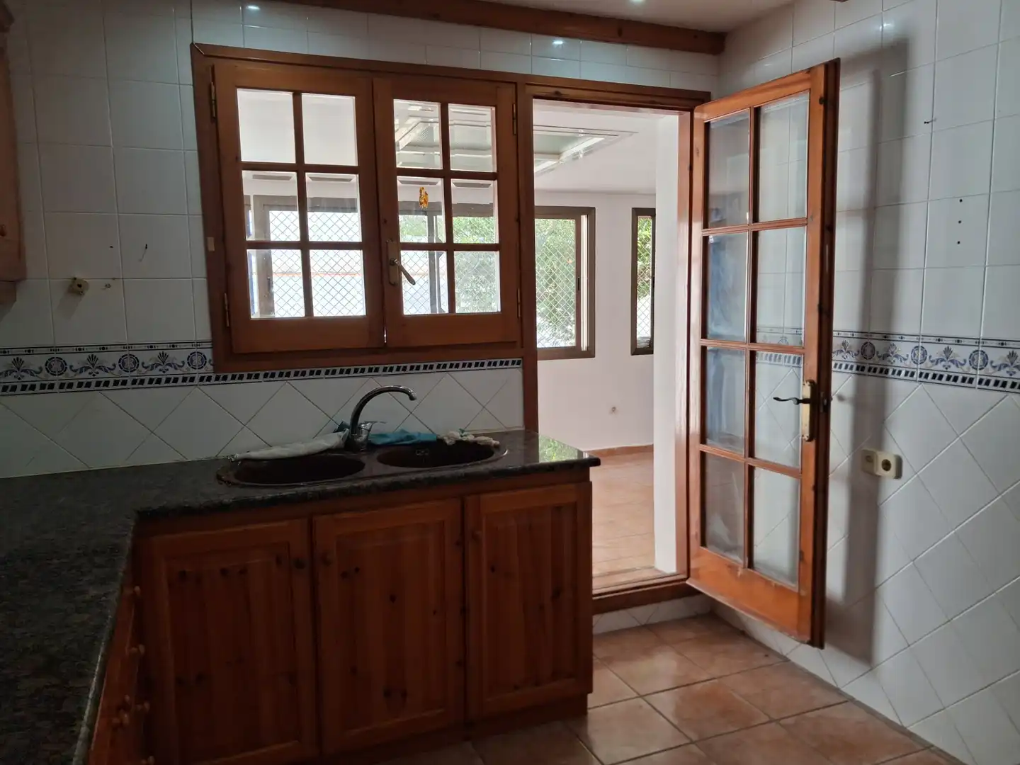 Cocina de Planta baja en venta en Castelldefels con Jardín privado
