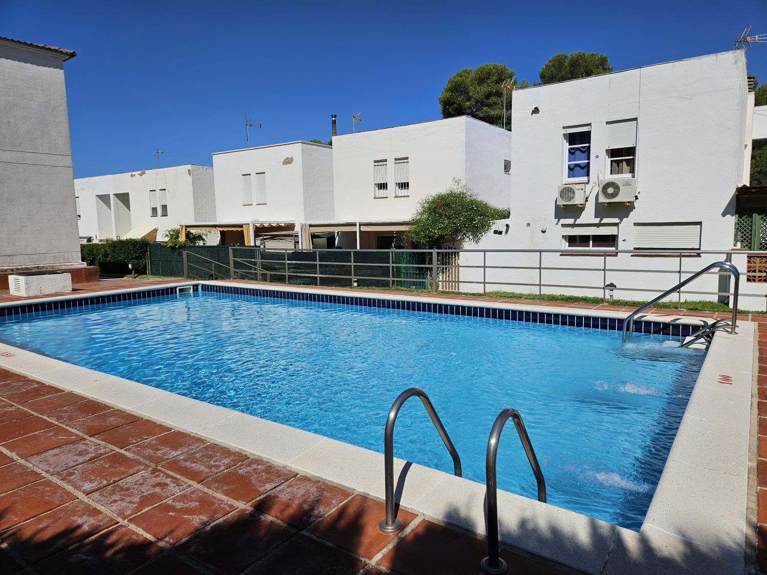 Piscina de Casa adosada en venda en Salou amb Aire condicionat, Calefacció i Terrassa