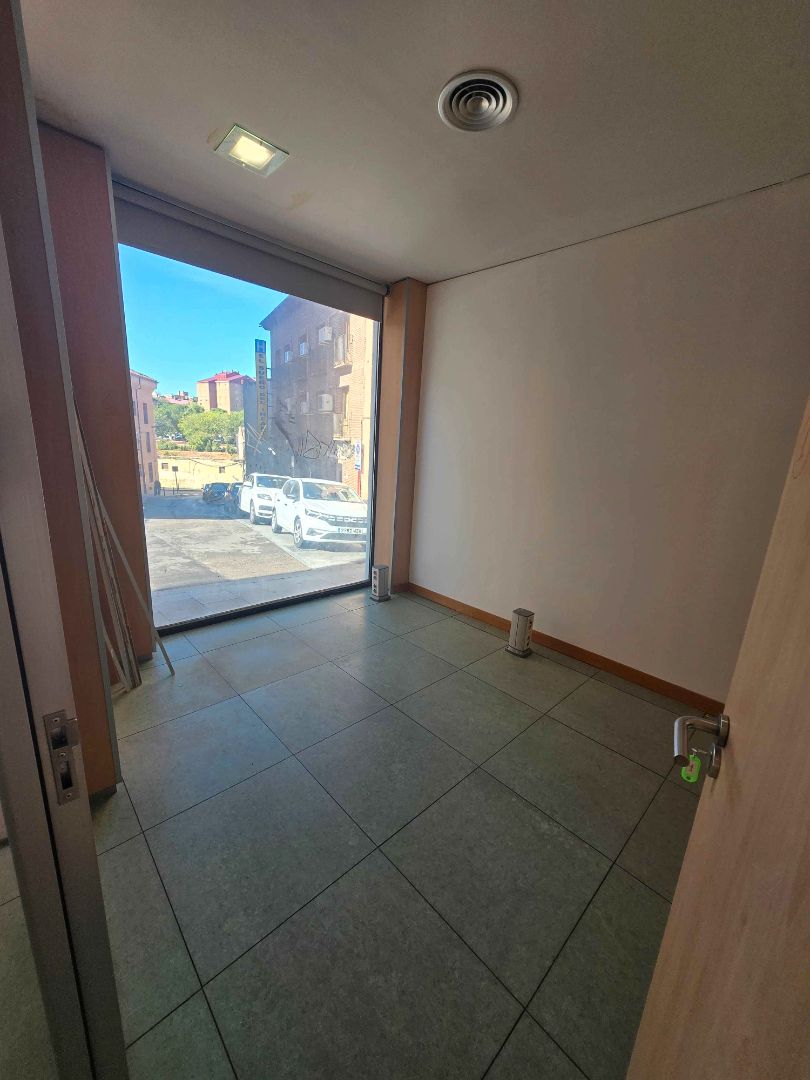 Vista exterior de Local de alquiler en Guadalajara Capital con Parquet y Internet