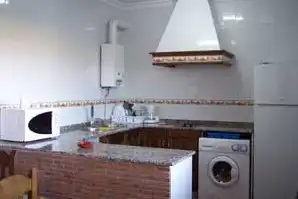 Küche von Einfamilien-Reihenhaus zur Miete in Conil de la Frontera mit Klimaanlage, Privatgarten und Schwimmbad