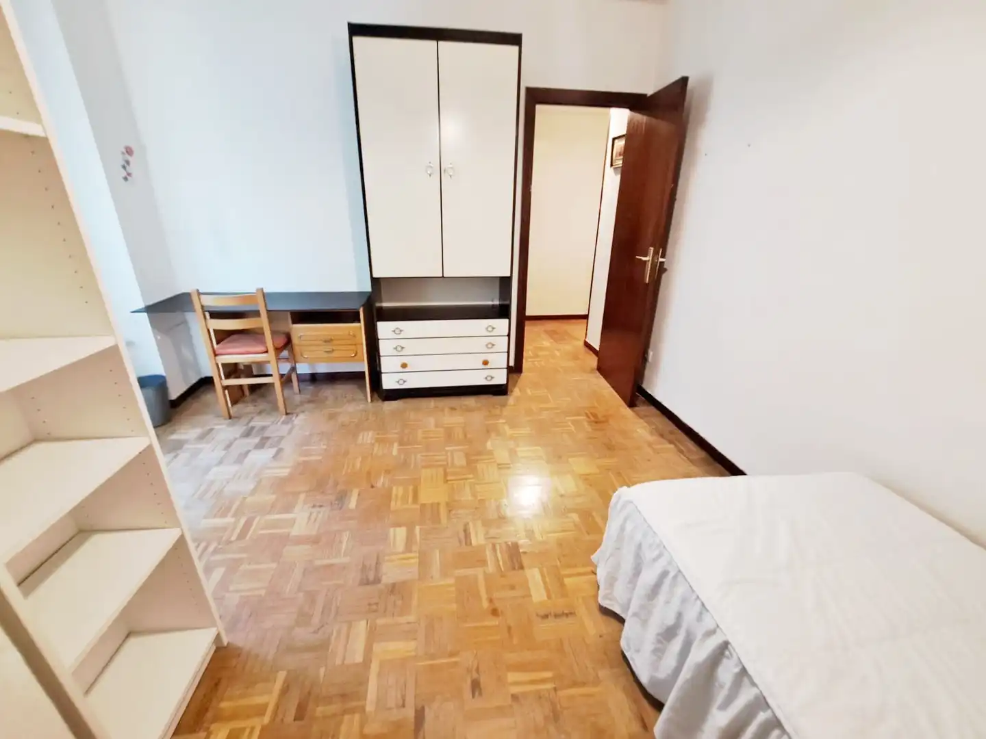 Dormitori de Pis en venda en Vitoria - Gasteiz amb Calefacció, Parquet i Terrassa