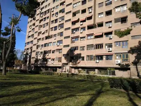 Piso con ascensor en alquiler en Juan Esplandiú 4