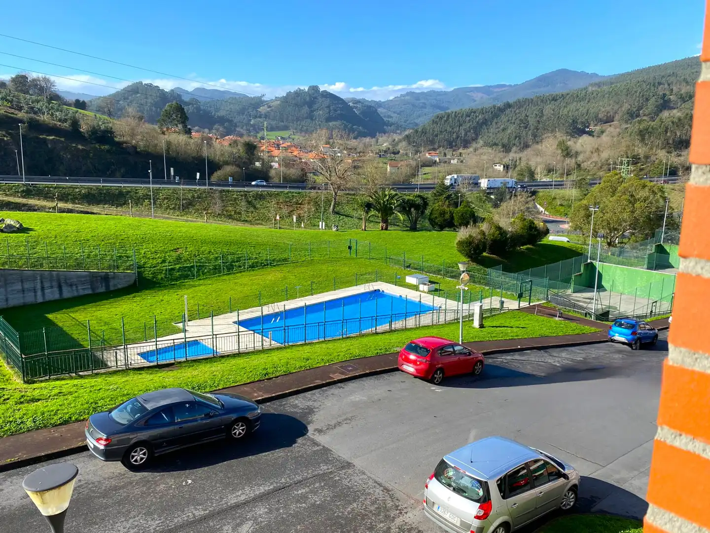 Piscina de Piso en venta en Castro-Urdiales con Calefacción, Jardín privado y Parquet