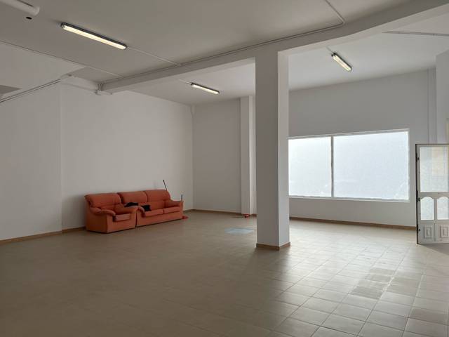 Local comercial en Alquiler en A Malata - Catabois - Ciudad Jardín