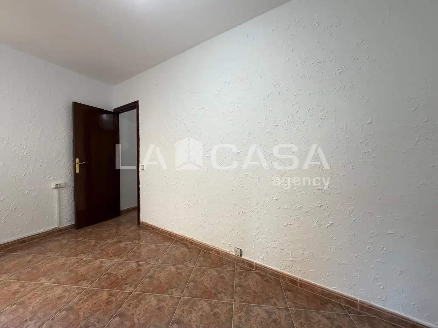 Wohnung zum Verkauf in Santa Coloma de Gramenet mit Heizung, Terrasse und Abstellraum