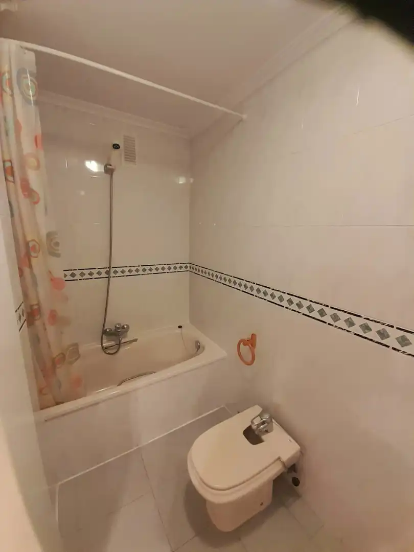 Bany de Apartament en venda en Salamanca amb Calefacció, Parquet i Moblat